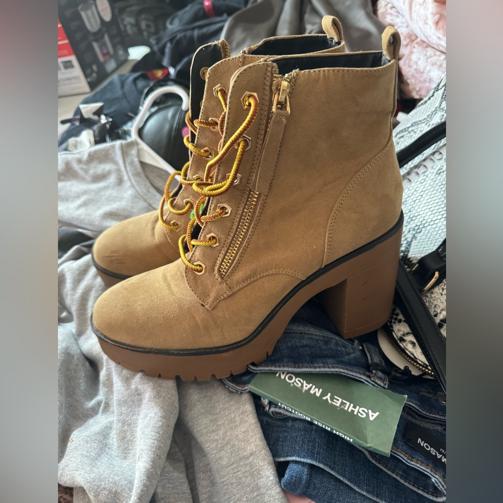 Heeled boots
